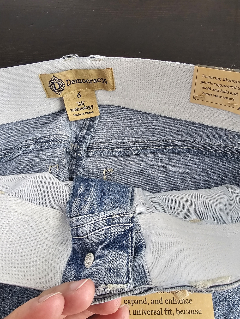 Democracy Light Blue Cropped Jeans with Embroidered Floral Detail. Size 6. - Picture 9 of 10